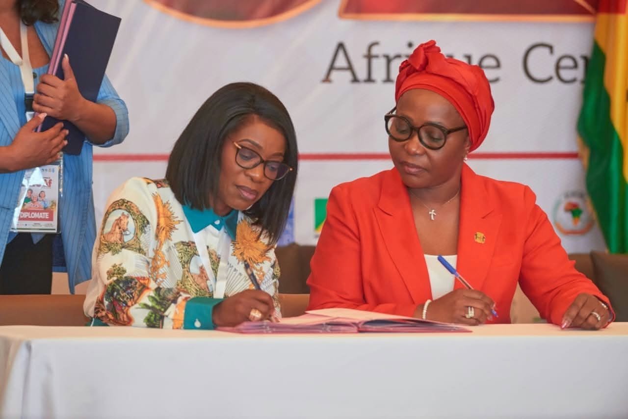 Signature de l'accord de partenariat entre le Ministère du Commerce et la CIFE